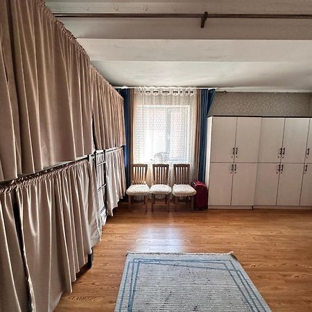Hostel 4U Bishkek Bagian luar foto