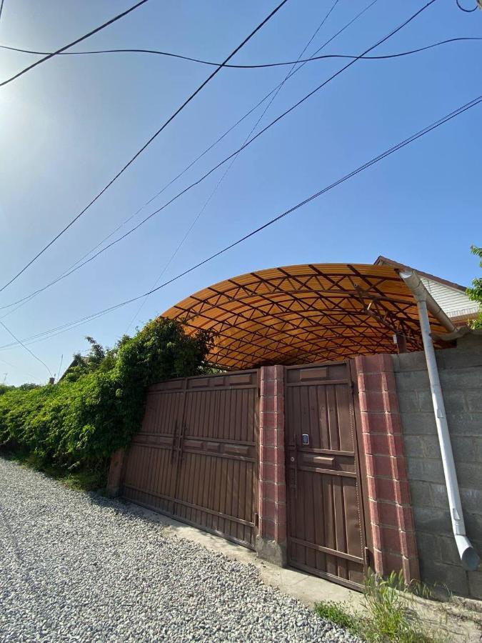 Hostel 4U Bishkek Bagian luar foto