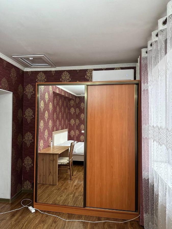 Hostel 4U Bishkek Bagian luar foto