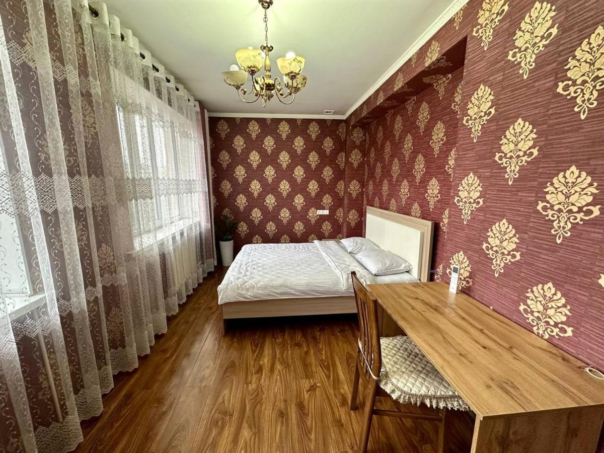 Hostel 4U Bishkek Bagian luar foto